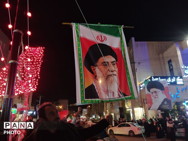 حضور پر صلابت مردم مشهد در راهپیمایی عزاداری 