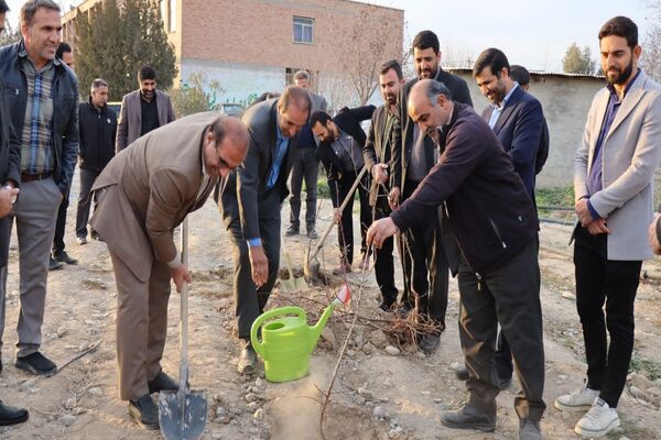 آیین روز درختکاری در هنرستان کشاورزی شهید باهنر پاکدشت 