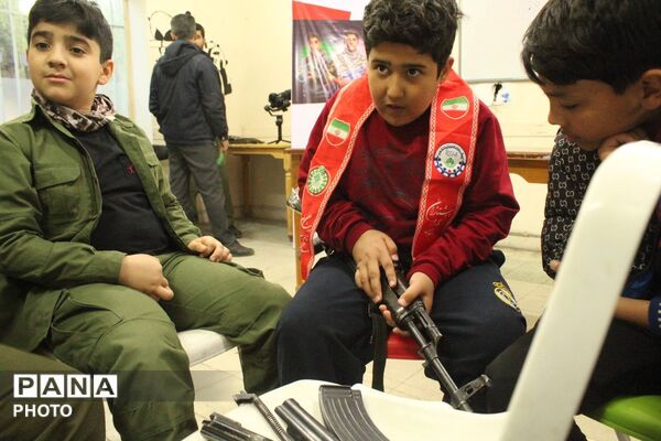 حضور نوجوان های مبارز پسر بجنوردی در پاتوق خانه فرهنگ 