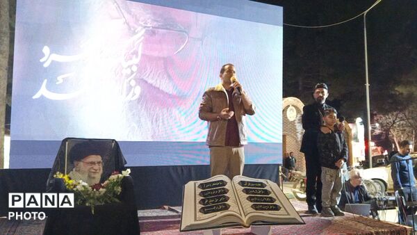  لحظه تحویل سال و تجدید بیعت با رهبر معظم انقلاب اسلامی 