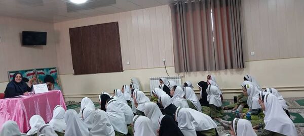 مراسم هفته مبارزه با اعتیاد در دبستان شاهد حاجی‌آباد 