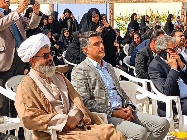 لبخند شادی بر لب های دانش آموزان فدافن؛ مدرسه جدید میزبان آنان خواهد بود 