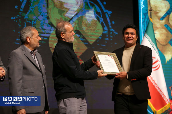 دیدار رییس‌جمهور با فرهنگیان و دانشجو معلمان