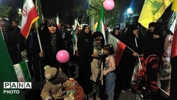 دختران نیشابوری در صف اول تجمعات-۱