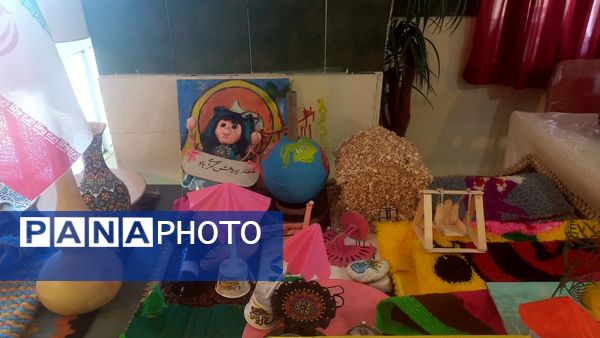 برپایی نمایشگاه به‌مناسبت هفته پژوهش در مدرسه کمایی‌مقدم یاسوج