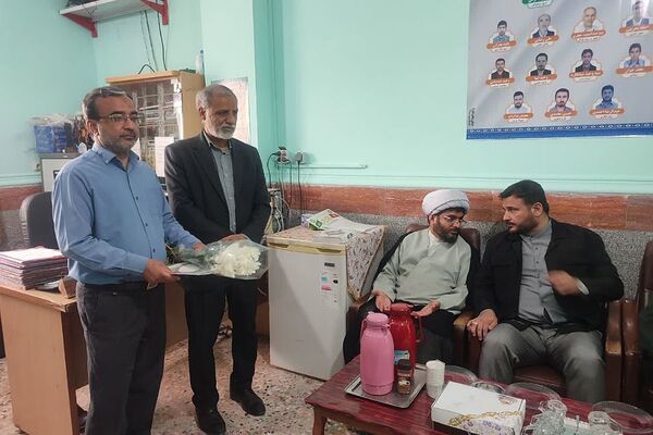 تجلیل از مدیر و کارکنان مدرسه نمونه رازی سعدآباد