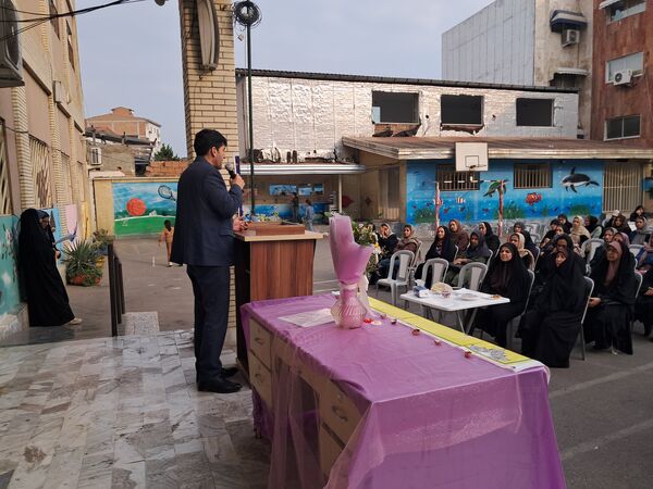 گرامیداشت هفته پیوند اولیا و مربیان در دبیرستان بهار آزادی قائمشهر