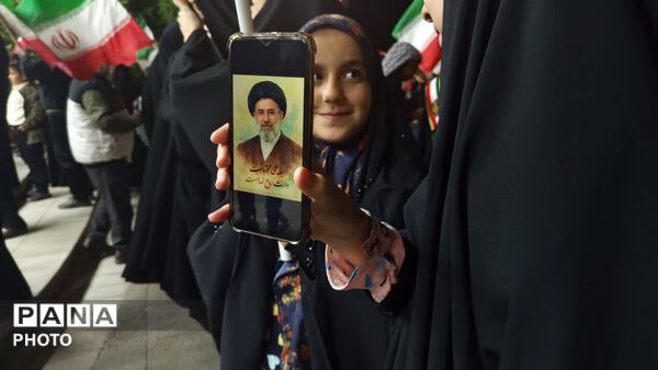 قاب هایی از حضور مردم در تجمعات انقلابی محله آزادشهر یزد