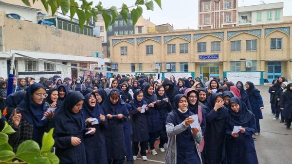  روز دانش‌آموز در دبیرستان شهیده قزوینی