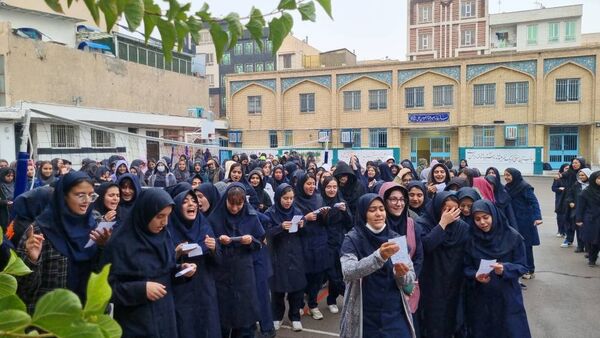  روز دانش‌آموز در دبیرستان شهیده قزوینی