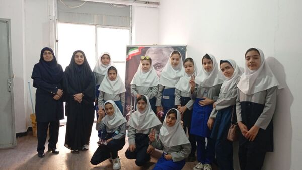 بازدید دانش‌آموزان دبستان درخشنده از پژوهش سرای آیندگان 