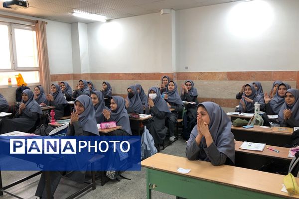 برگزاری انتخابات همیار مشاور در آموزشگاه شاهد نجمه ناحیه دو شهرری 