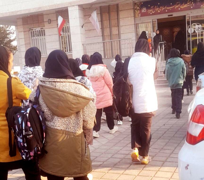 بازدید دانش‌آموزان پایه هفتم دبیرستان میرزا جعفر سروقد از فرهنگسرای انقلاب