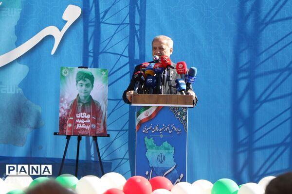 «مهر کریمانه» با حضور وزیر آموزش و پرورش در دبستان پروین اعتصامی بهارستان‌دو