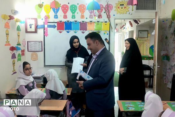بازدید مدیر اداره تعلیم و تربیت شهرستانهای استان تهران از کودکستان فدک ناحیه دو شهرری 