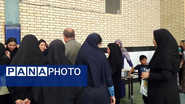 برپایی بازارچه مدرسه‌ای در مجتمع عشایری امید انقلاب