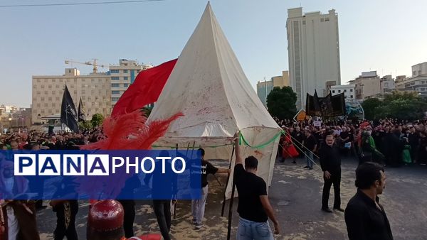 حال و هوای حرم رضوی و خیابان های اطراف آن در عاشورای حسینی