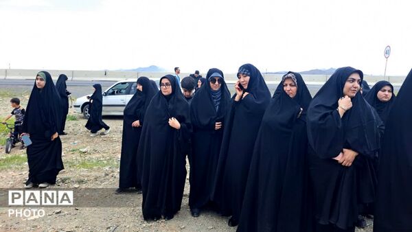 آیین اهتزاز پرچم امام رضا(ع) و رونمایی از دیوارنگاره کودکان میناب در شهر کهک