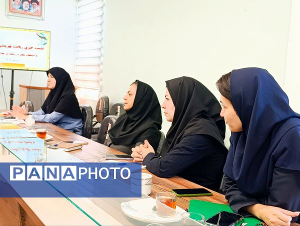 نشست خبری اصحاب رسانه با رییس اداره بهزیستی شهرستان خلیل آباد 