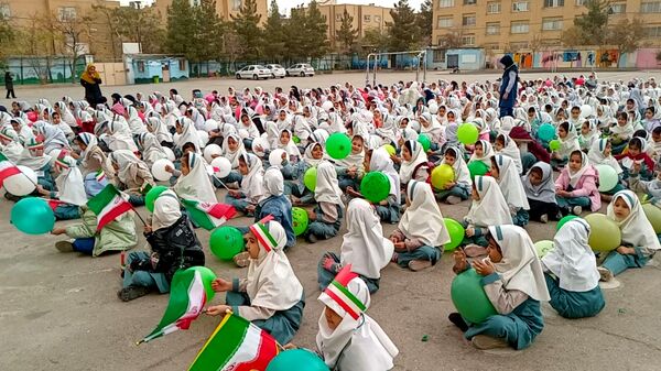 طلوع آگاهی در دل های کوچک؛ جشن روز دانش آموز در دبستان لطیفه