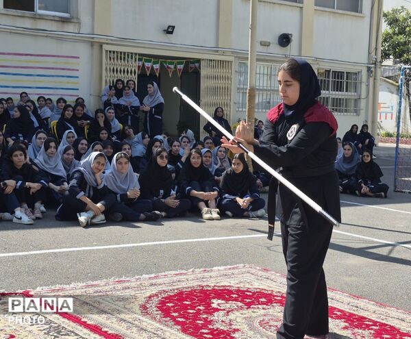 آئین بازگشایی در مدرسه توحید لاهیجان