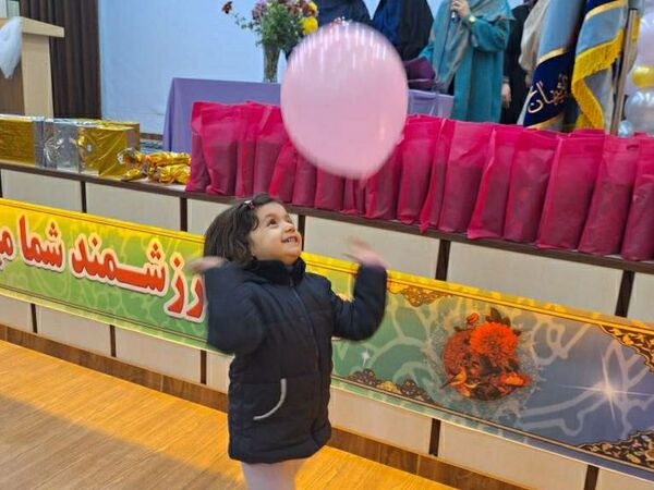گرامیداشت معلمان و فارغ‌التحصیلان در دبیرستان شهید بابایی