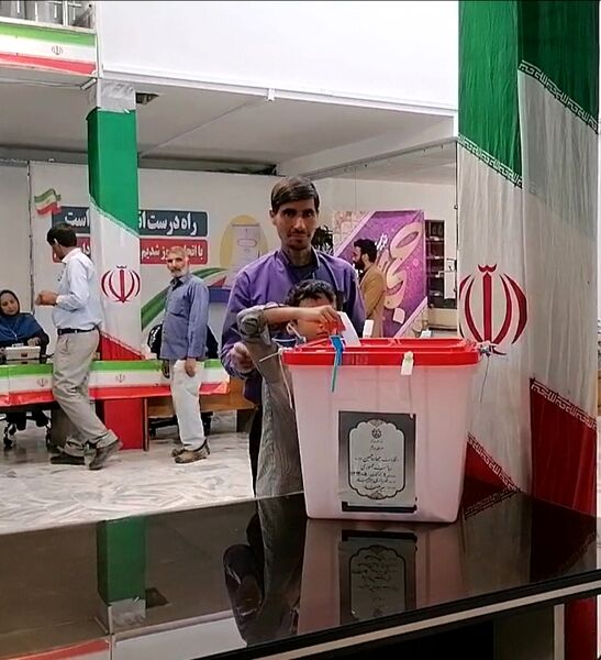 حضور حماسی مردم غیور بیرجندی در انتخابات 