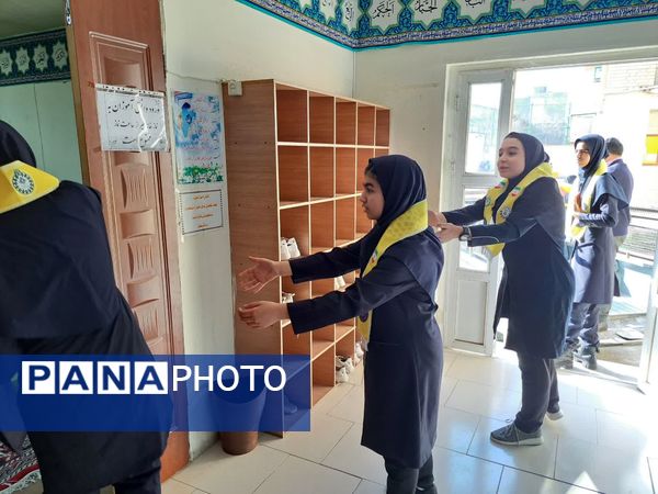 اهدای ۶۰۰ پک لوازم التحریر برای دانش‌آموزان کم برخوردار