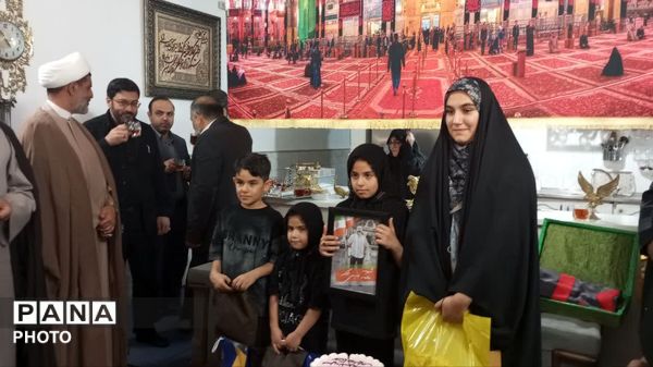دیدار مسئولان قم با خانواده شهید محمد وزینی اکبر
