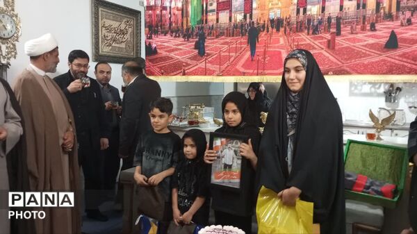 دیدار مسئولان قم با خانواده شهید محمد وزینی اکبر