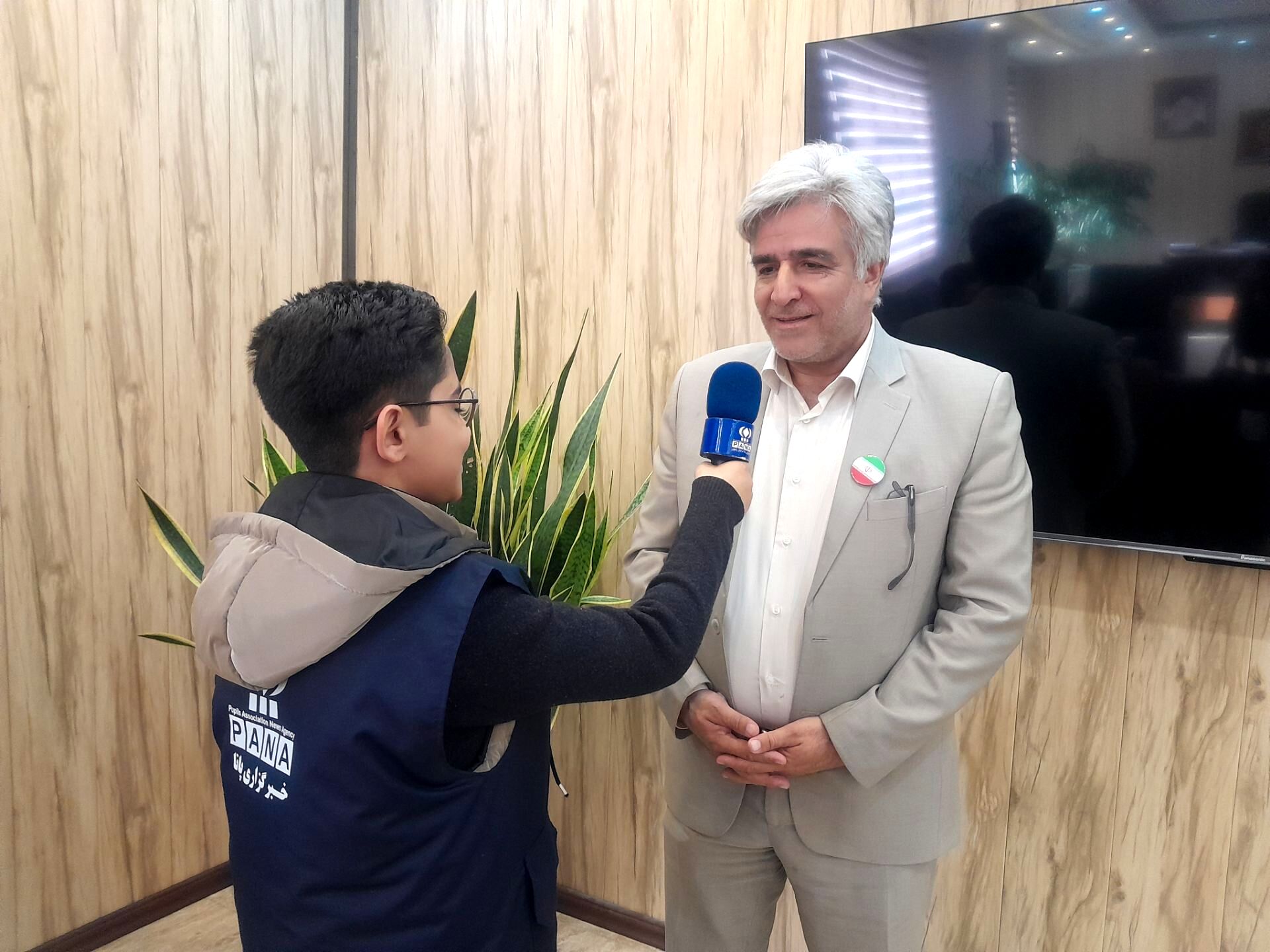 معلمان و مربیان پرورشی گنجینه ارزشمند خاطرات انقلاب هستند