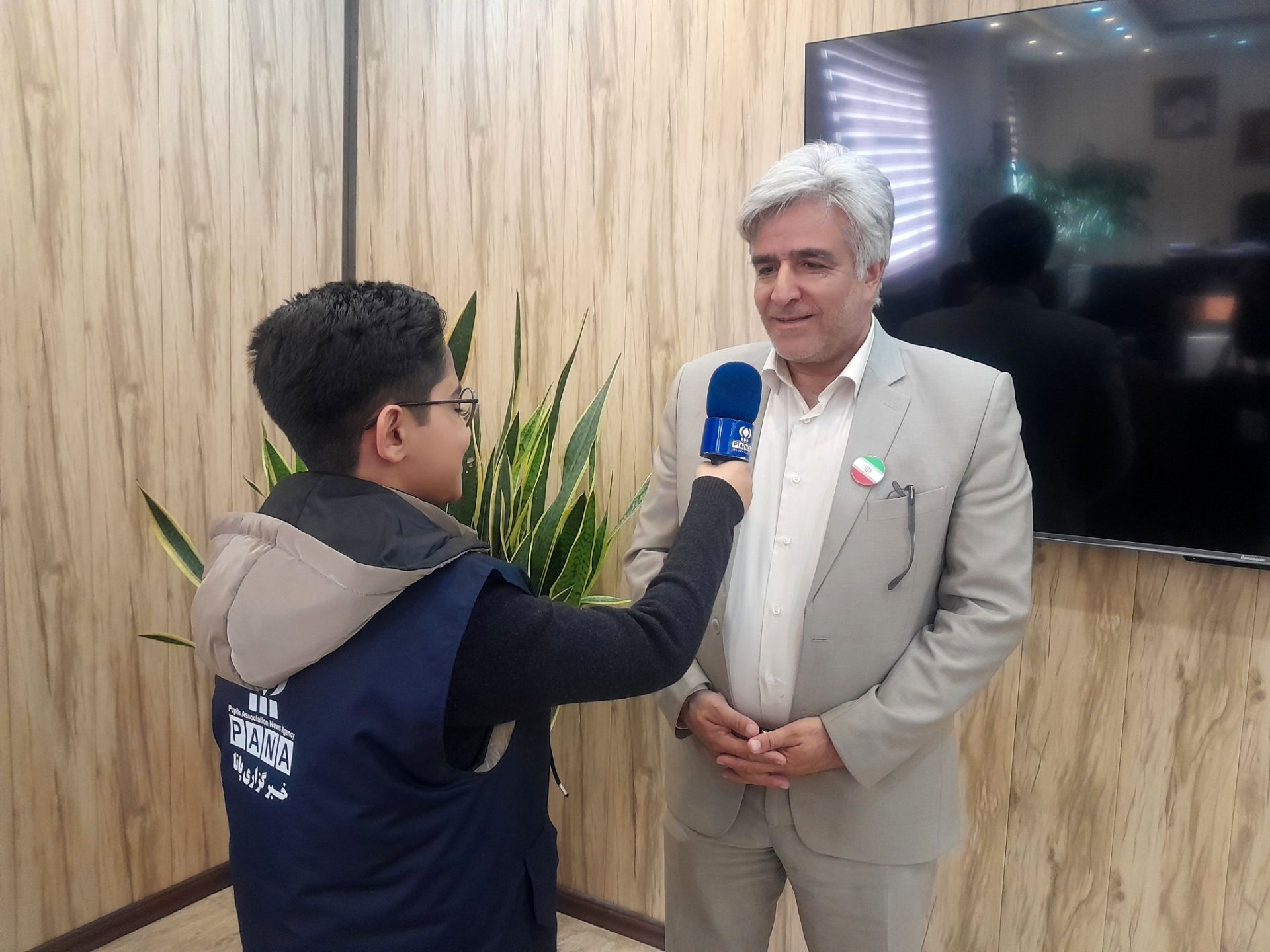 معلمان و مربیان پرورشی گنجینه ارزشمند خاطرات انقلاب هستند