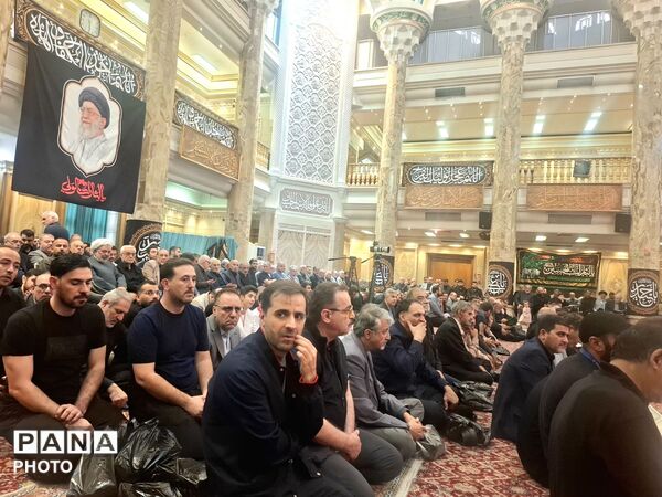 مراسم یادبود شهیده زهرا حدادعادل با حضور وزیر آموزش و پرورش در مسجد امام صادق(ع)