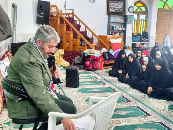 اعتکاف دانش‌آموزی در شهر بهنمیر