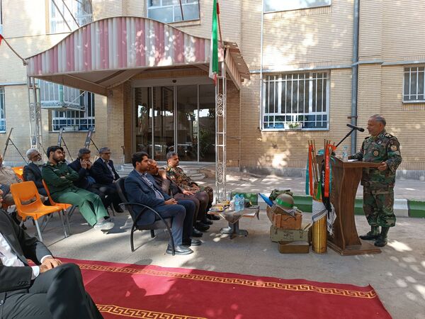 گرامیداشت هفته دفاع مقدس در اداره آموزش و پرورش ناحیه ۳ مشهد