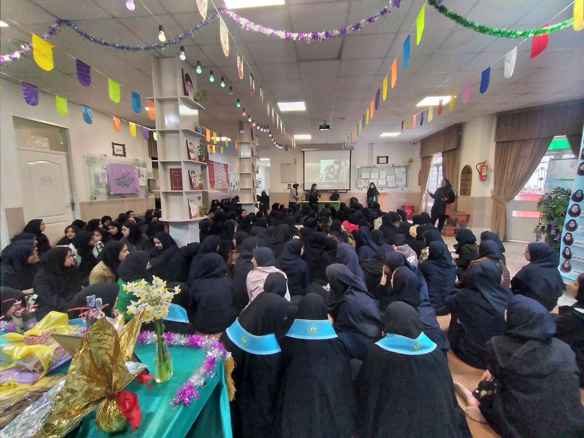 جشن نیمه‌شعبان در دبیرستان شاهد ارض اقدس ناحیه۳ مشهد
