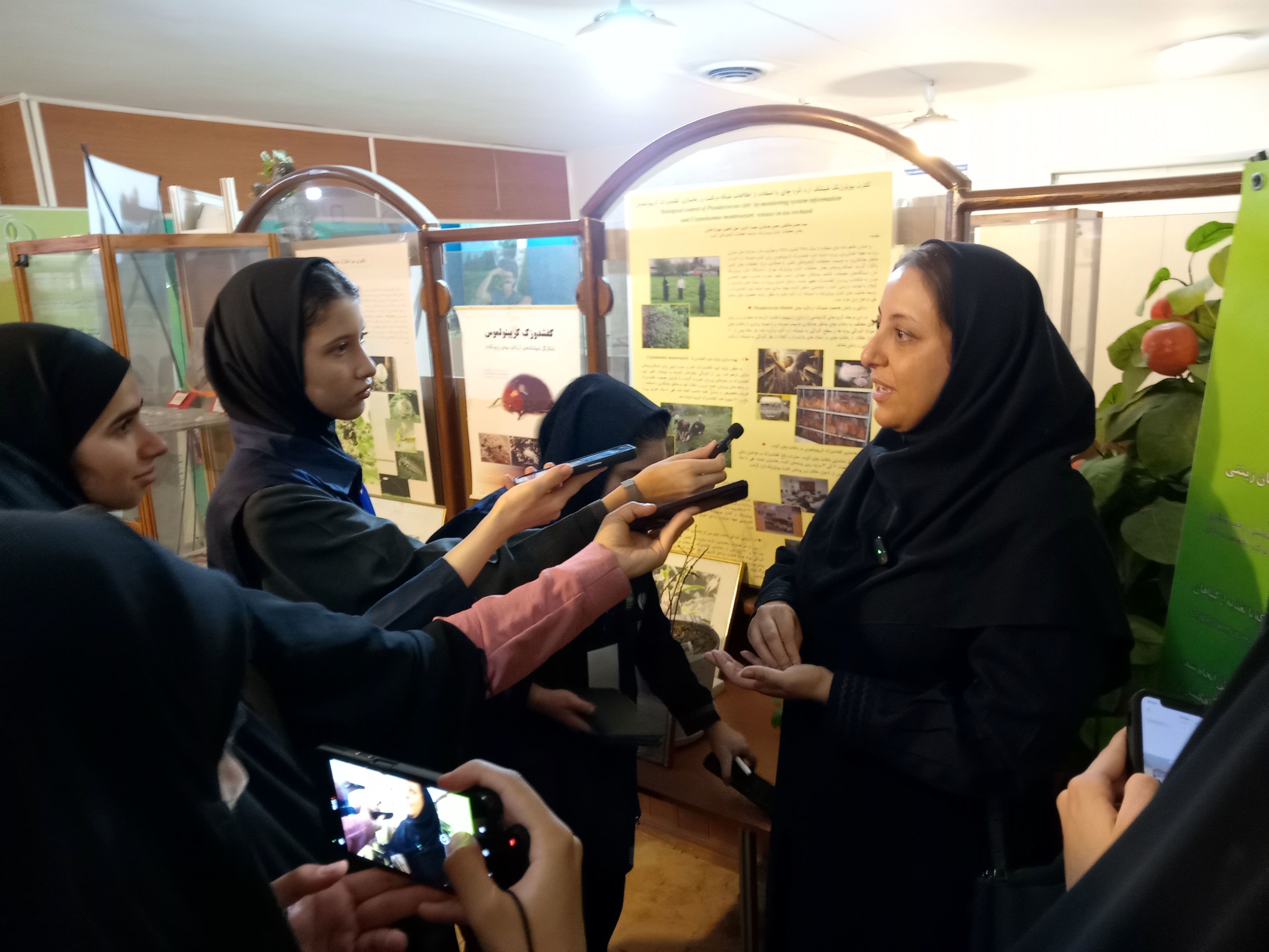 چرا کنترل بیولوژیک صبر می‌طلبد؟ چالش‌های زمان‌بر مبارزه با آفات