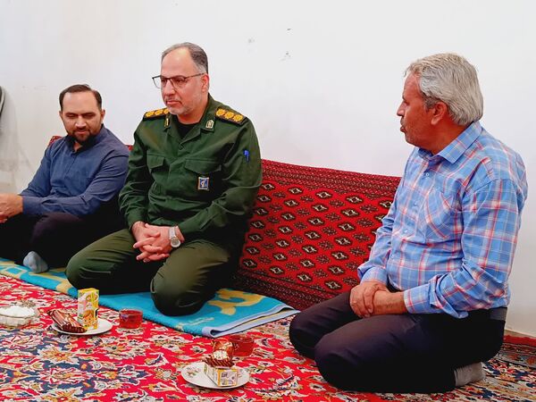رزق کریمانه گروه جهادی شهید نعمتی به دست ۱۵۰ خانواده علی‌آباد رسید