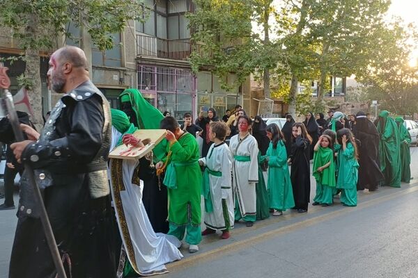 شور حسینی در نخستین روز صفر میزبان کاروان نمادین اسرای شام در تفرش 