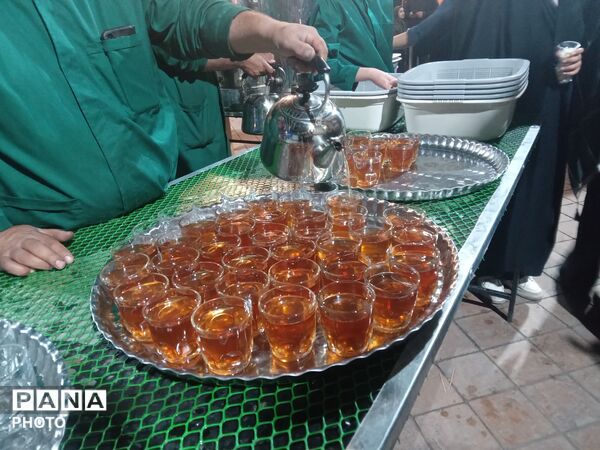 طعم خدمت و محبت؛ عطر فاطمی در «چایخانه حضرت زهرا (س)» پیچید