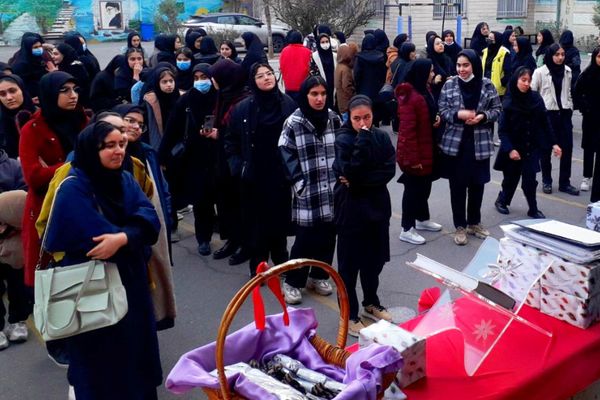برگزاری مراسم افطار در مدرسه حضرت زینب ناحیه یک ری