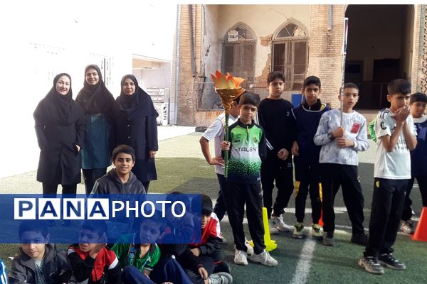 المپیاد ورزشی در دبستان شاهد حیات ناحیه 3 شیراز