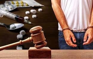 فروش داروهای سقط جنین و مخدر در عطاری‌ها؛ قانون چه مجازاتی برای متخلفان در نظر گرفته است؟