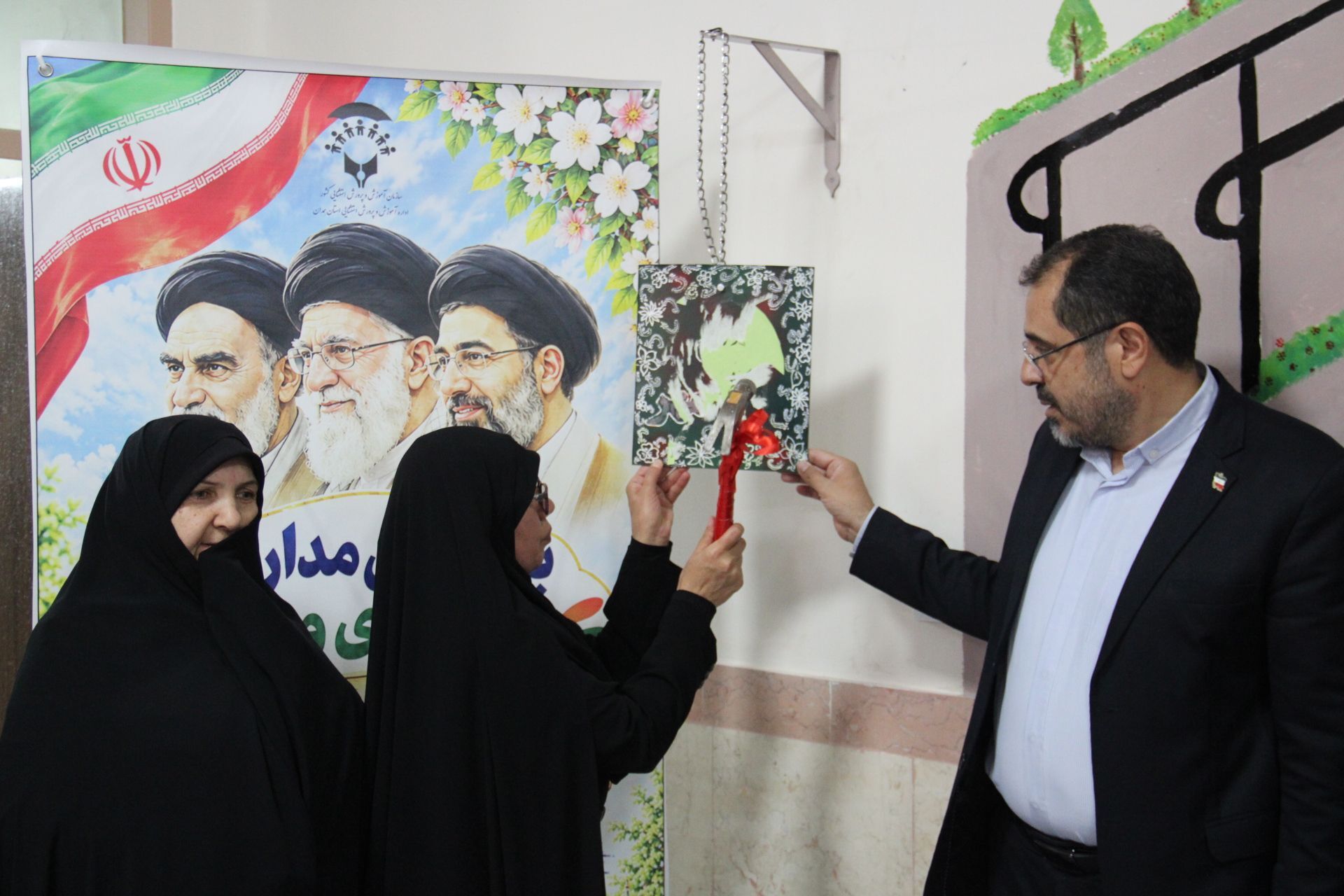 آیین نمادین جشن شکوفه‌ها در مدرسه استثنایی مدرس ۲ همدان