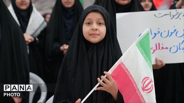 هم‌صدایی سه هزار دانش‌آموز اصفهانی در پویش ملی باید برخاست 