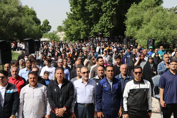 پیاده روی بزرگ خانوادگی در کرمانشاه 