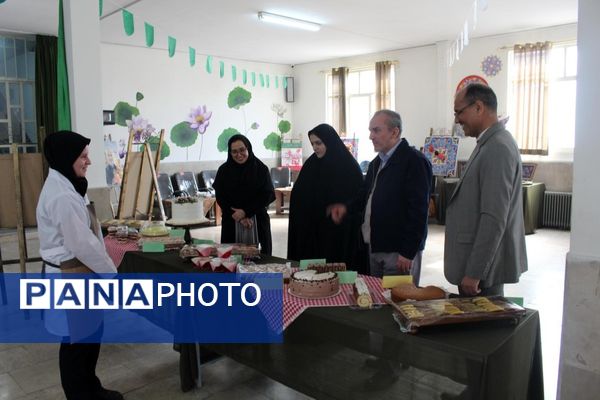 نمایشگاه هنرجویان هنرستان حافظ به‌مناسبت ایام دهه فجر