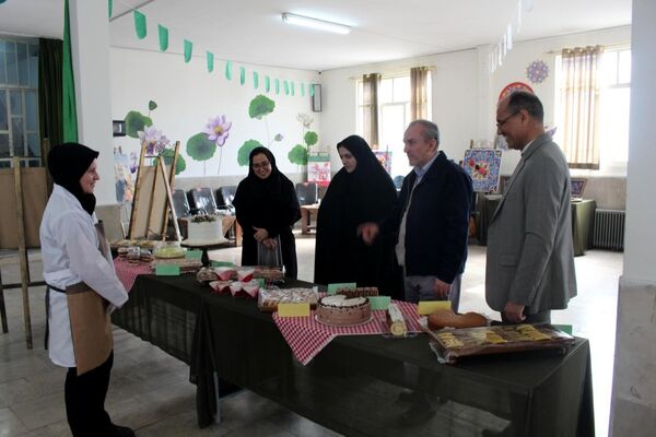 نمایشگاه هنرجویان هنرستان حافظ به‌مناسبت ایام دهه فجر