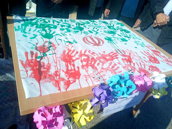 حضور دانش‌آموزان بخش سراب میمه در راهپیمایی۲۲بهمن 