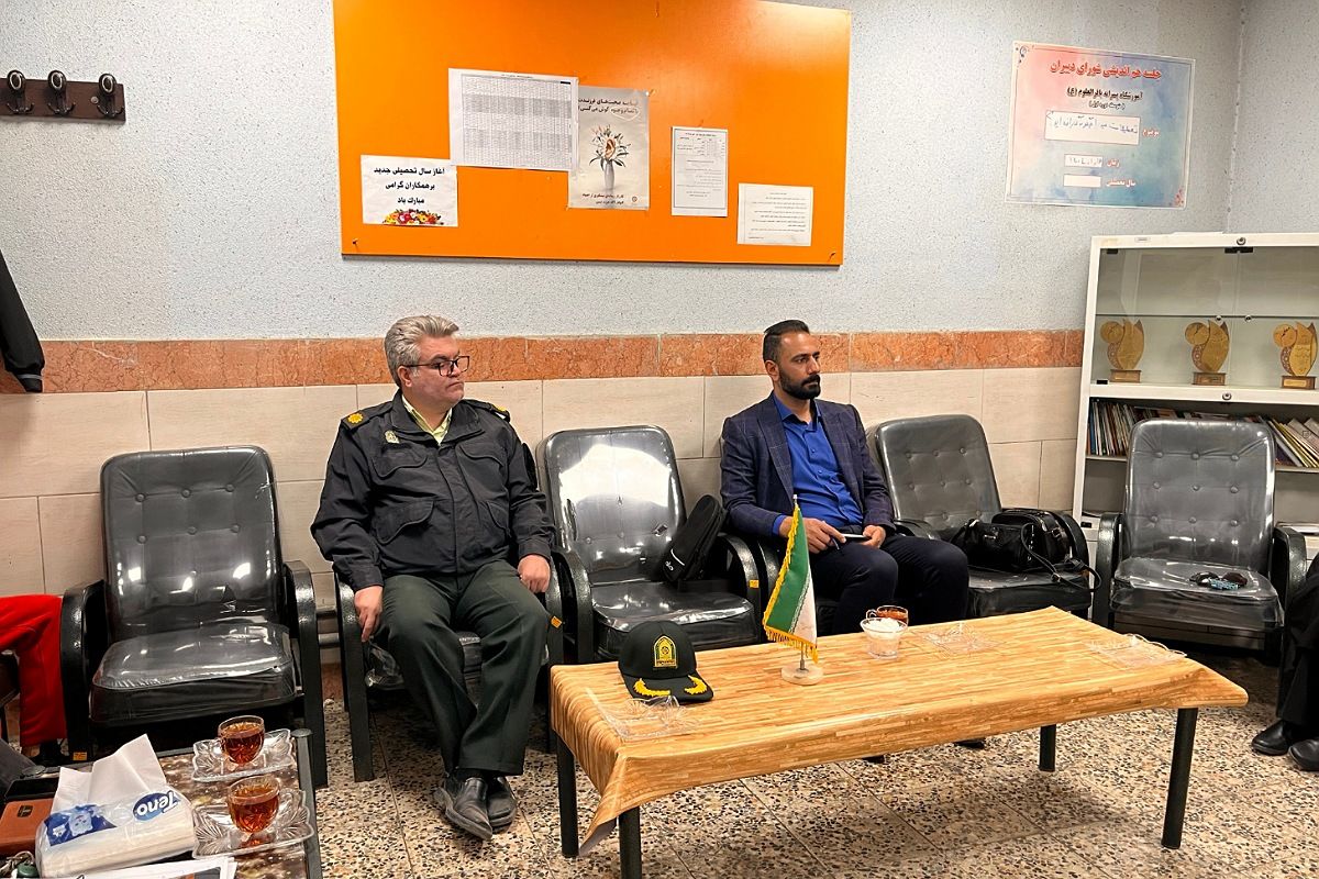 جلسه هماهنگی مانور زلزله در مدرسه شایستگان شهرستان قدس